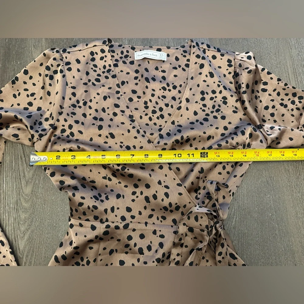 NWOT ABERCROMBIE AND FITCH LEOPARD PRINT WRAP SILKY DRESS - Size XS SKU:282